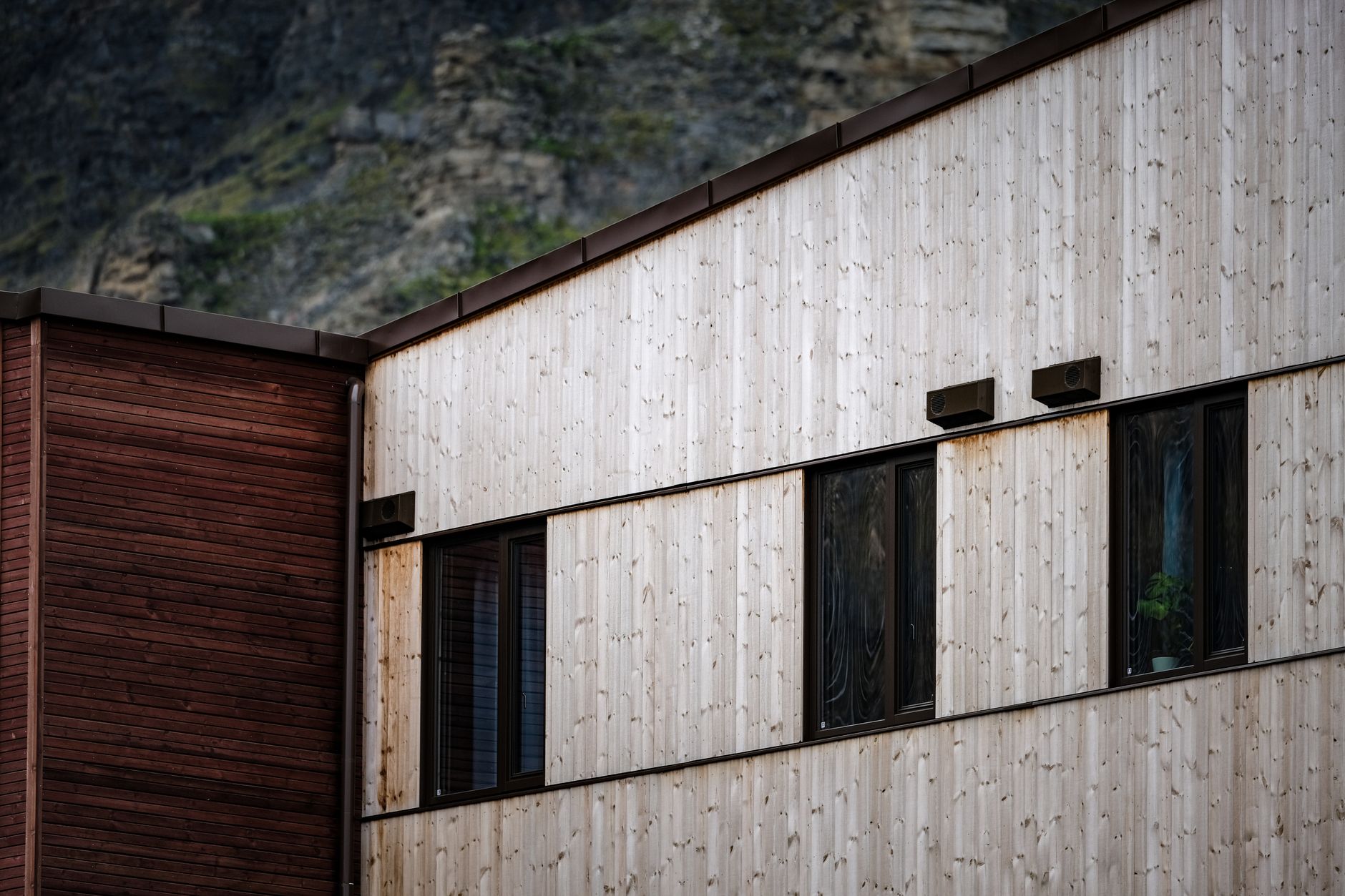Choosing the Best Wood Outdoor Siding: Types, Benefits, and Maintenance Tips