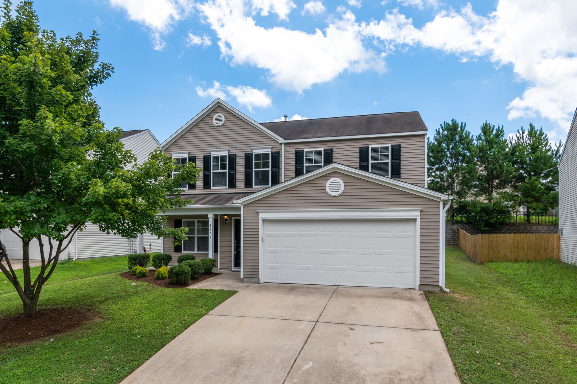 How Vinyl Siding Enhances Home Insulation and Curb Appeal